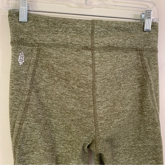 Free People Movement cut out cropped Infinity leggings size medium Army Green - Picture 5 of 10
